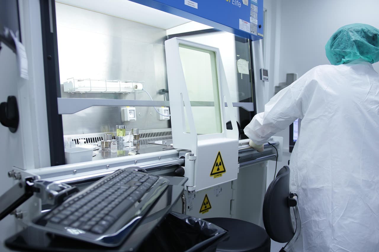 Analytical Laboratory Cleaning — ISO 15189 in Practice 2026