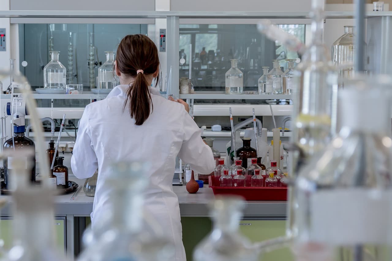 Sprzątanie laboratorium diagnostycznego — wymogi GLP/GMP