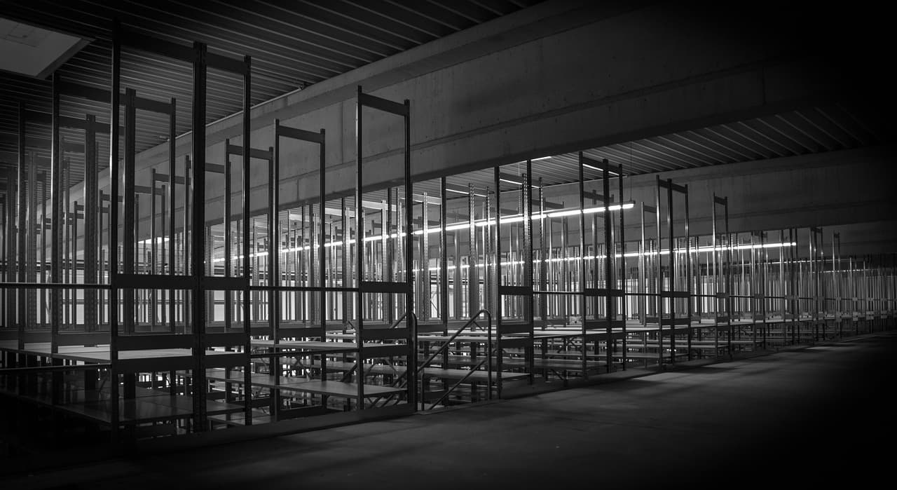 Industrial Floor Cleaning After Resin Pouring — Timing and Equipment