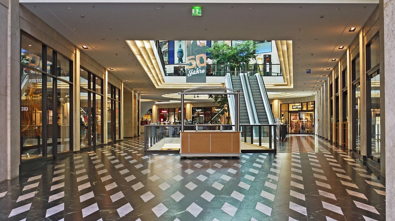 Sprzątanie centrum handlowego — dzienna obsługa galerii
